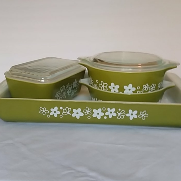Pyrex Other - SOLD!!! Vintage Pyrex set.